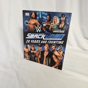 H9781465483607 WWE SMACKDOWN:‎ 20 Years and Counting Hardbound